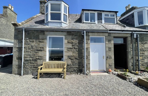 Port William Cottage | Rockpool cottage: a cosy cottage with log burner next to the sea. Dog friendly.