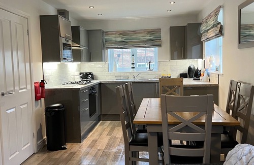 Filey Cottage | Rockpool Cottage, The Bay, 3 Bedroom, Sleeps 6, Leisure centre Dog friendly Wifi