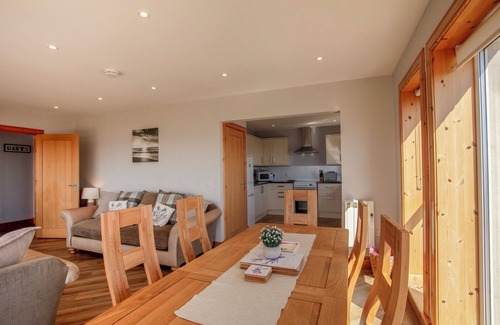 Aisgernis Cottage | ROCKPOOL, pet friendly in Daliburgh, Isle Of South Uist