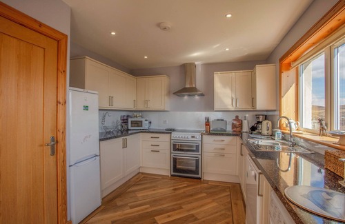 Aisgernis Cottage | ROCKPOOL, pet friendly in Daliburgh, Isle Of South Uist