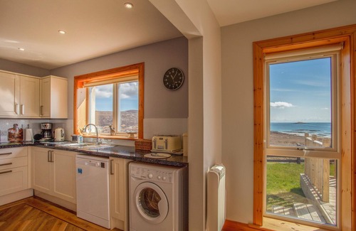 Aisgernis Cottage | ROCKPOOL, pet friendly in Daliburgh, Isle Of South Uist