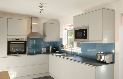 Harlyn Cottage | ROCKPOOL, pet friendly, country holiday cottage in Harlyn, Cornwall