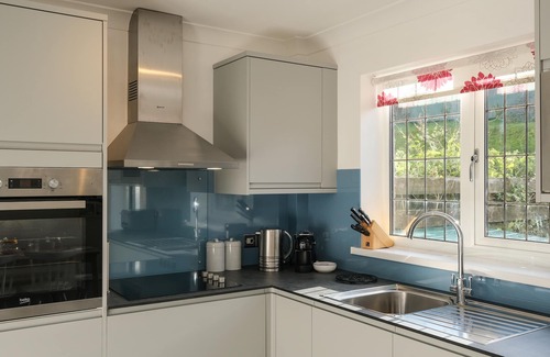 Harlyn Cottage | ROCKPOOL, pet friendly, country holiday cottage in Harlyn, Cornwall