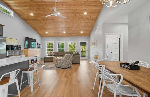 Houston Cabin | Rockshore Escape: Smith Lake Haven, Private Dock, Fire Pit and Ultimate Serenity