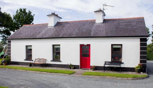 Carracastle House | Rockview Cottage-Sleeps 7-Garden w Play Area & Bbq