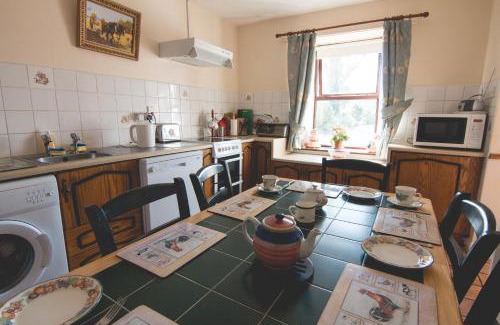 Carracastle House | Rockview Cottage-Sleeps 7-Garden w Play Area & Bbq