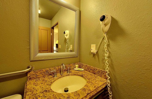 Castle Rock Hotel | Rockview Hotel Castle Rock Downtown