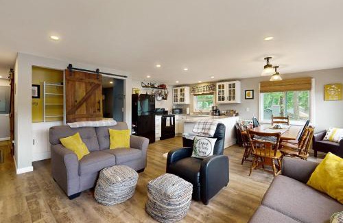 Castleton House | Rockview Road Retreat