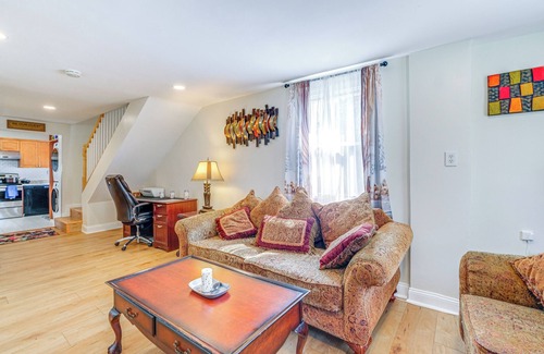 Rockville House | Rockville Home w/Spacious Yard: 17 Mi to DC!