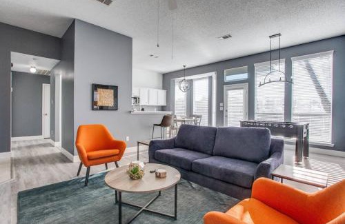 Elmo Ski Chalet | Rockwall Getaway for 6