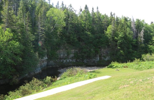 Cormack Hotel | Rocky Brook Acres