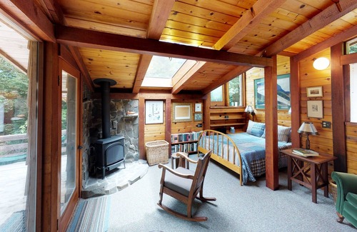 Jacoby Creek Cabin | Rocky Creek Cabin ~ Private Wooded Retreat w/Sauna!