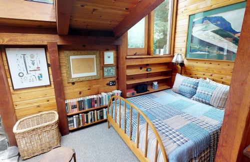 Jacoby Creek Cabin | Rocky Creek Cabin ~ Private Wooded Retreat w/Sauna!