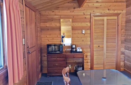 Valemount Hotel | Rocky Inn