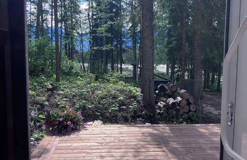 Golden House | Rocky Mountain Camping in Luxury RV Nature at its finest with all amenities!