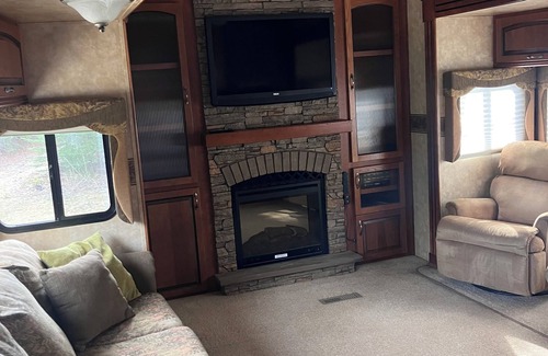 Golden House | Rocky Mountain Camping in Luxury RV Nature at its finest with all amenities!