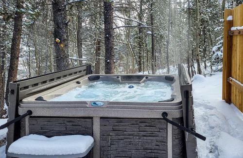 Alma House | Rocky Mountain Alma Cabin with Deck and Hot Tub!