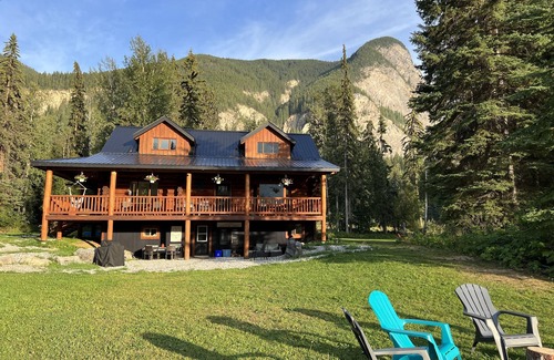 Golden Cabin | Rocky Mountain Cabinn