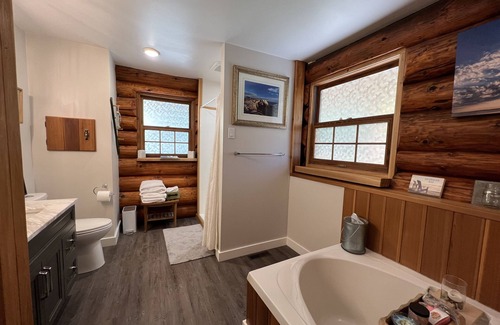 Golden Cabin | Rocky Mountain Cabinn