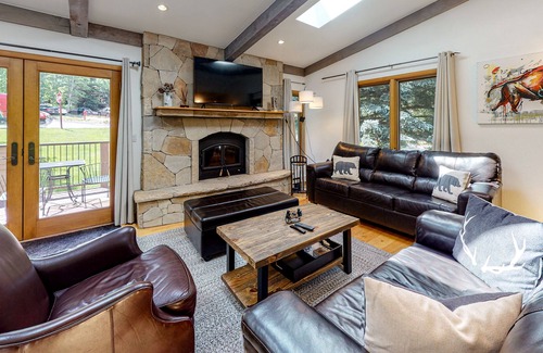 Intermountain Condo | Rocky Mountain condo near the slopes with deck, fast WiFi, grill, mountain views