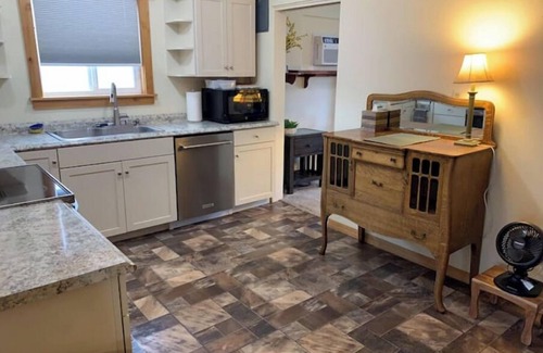 Whitehall House | Rocky Mountain Gemnn