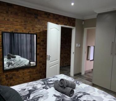 Hartbeespoort House | Rocky Mountain Holiday Home
