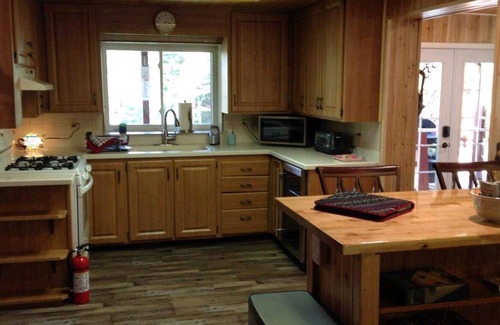 North Central Evergreen Cabin | Rocky Mountain Private Cabin