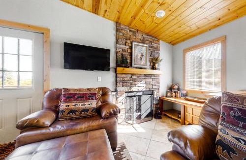 Carriage Hills House | Rocky Mountain Sunshine Cabin