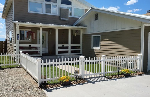 Alamosa House | Rocky Mountain Views, sleeps 6 in a quiet country setting