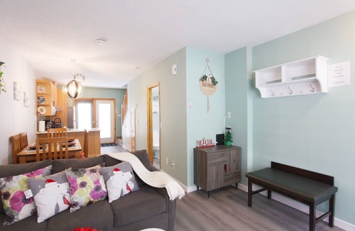 Harvie Heights House | ❤Rocky Mtain View Private Townhome 1 Gate to Banff 2Bed2Bath6PPL❤