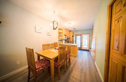 Harvie Heights House | ❤Rocky Mtain View Private Townhome 1 Gate to Banff 2Bed2Bath6PPL❤