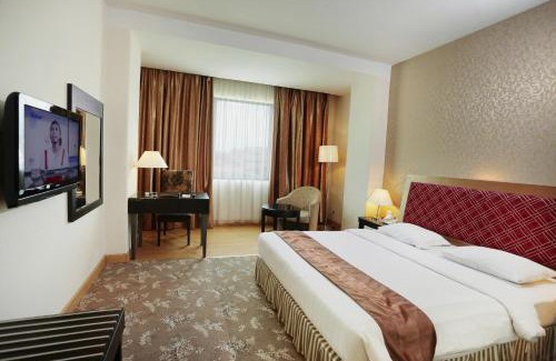 Padang Hotel | Rocky Plaza Hotel Padang