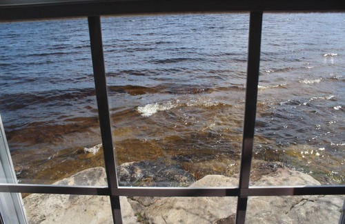 Damariscotta Cottage | Rocky Point Cottage - Unique Cottage on the rocks of Pemaquid Lake