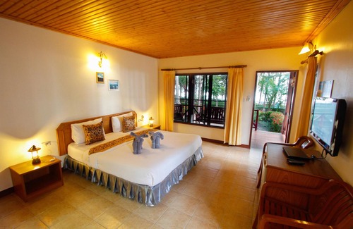 Thap Sakae Resort | Rocky Point Resort