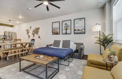 Colorado Springs House | Rocky Retreat! Family Townhome w/BBQ & Workspace