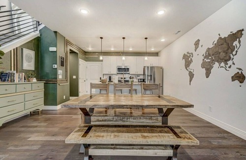 Colorado Springs House | Rocky Retreat! Family Townhome w/BBQ & Workspace