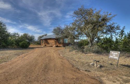 Fredericksburg House | Rocky Ridge Cedar Cabin with Hot Tub & Amazing Views