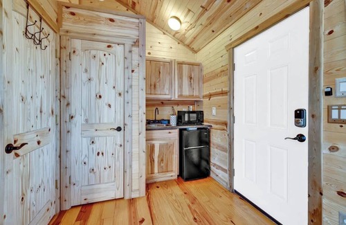 Fredericksburg Cabin | Rocky Ridge Cedar Cabin With Hot Tub & Amazing Views