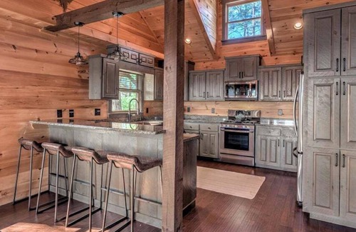 Raccoon Ridge Cabin | Rocky Ridge Escape - Panoramic Mountain Views | Hot Tub | Outdoor Fireplace