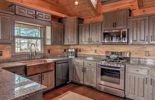 Raccoon Ridge Cabin | Rocky Ridge Escape - Panoramic Mountain Views | Hot Tub | Outdoor Fireplace