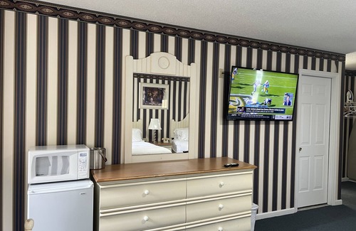 New Milford Hotel | Rocky River Inn