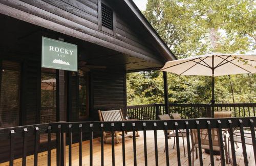 Stanton House | "Rocky Top" - Cozy RRG Cabin off Slade Exit!