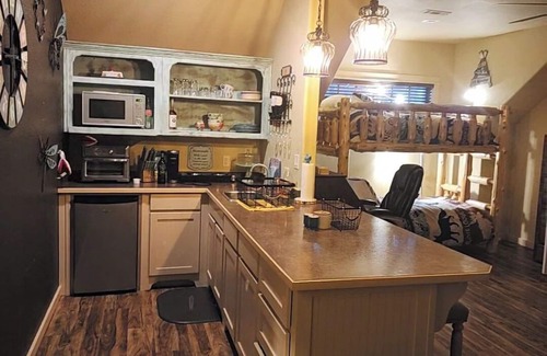 Eureka Springs Apartment | Rocky Top Garage Apartment on Beaver Lake