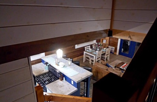 Lansing Cabin | Rocky Top Retreat-SUMMER SPECIALS Message Us Near AOTG
