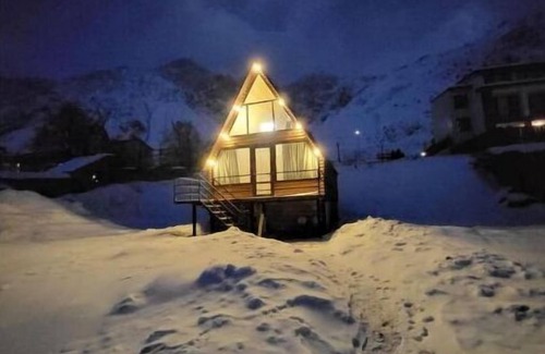 Gergeti Cabin | Rocky Views