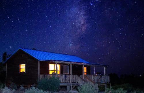 Fredericksburg House | RockyRidge Cabin-Hill Country Views-20 min to Fred