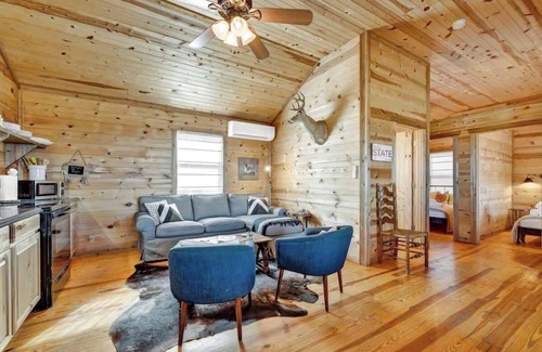 Fredericksburg Cabin | RockyRidge Cabin-Amazing Views!