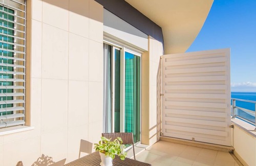 Sao Martinho Apartment | RodaMar PentHouse Apartment, located by the sea (50meter far)