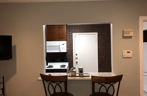 MacGregor Apartment | RODEO/MEDICAL CENTER/MUSEUM/THEATRE/CENTRAL