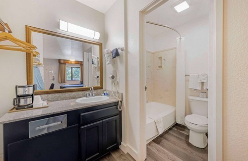 Carson City Hotel | Rodeway Inn at Nevada State Capitol